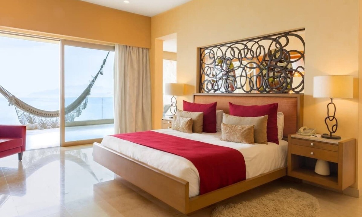 Puerto Vallarta Hotel | 1-bedroom 4 diamond resort in Puerto Vallarta with oceanview, private balcony