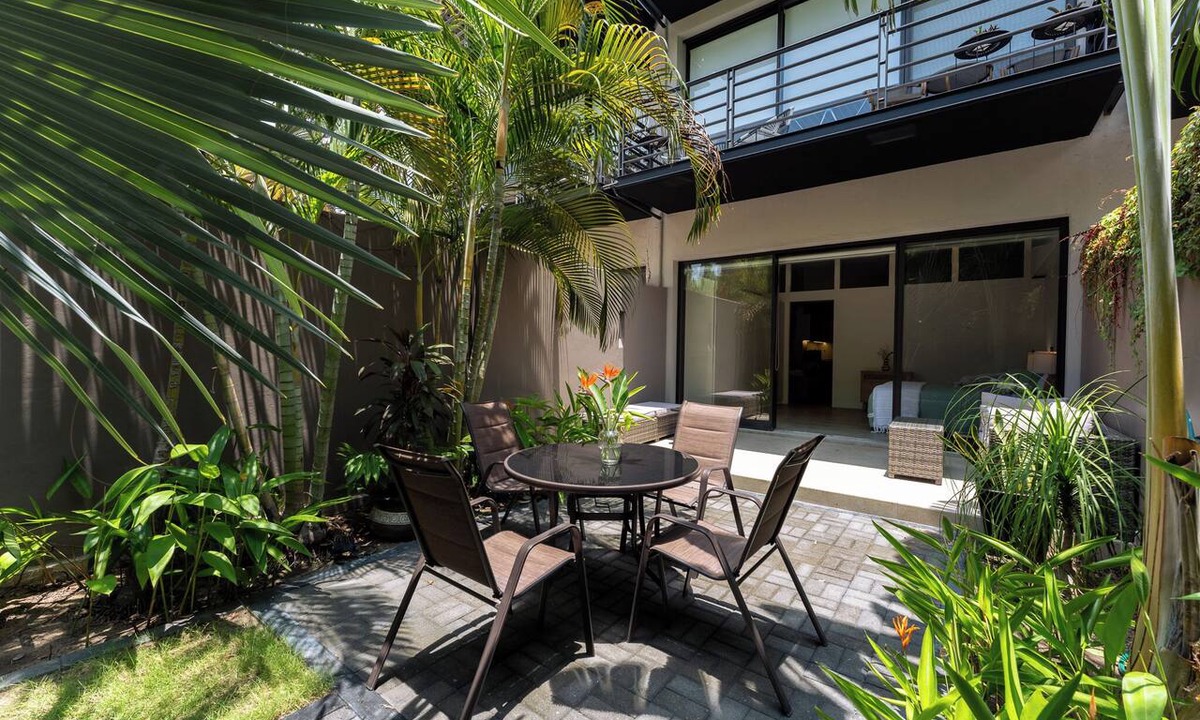 R Condo | 1BR Garden Condo | Walk to Beach | Pool & Gym