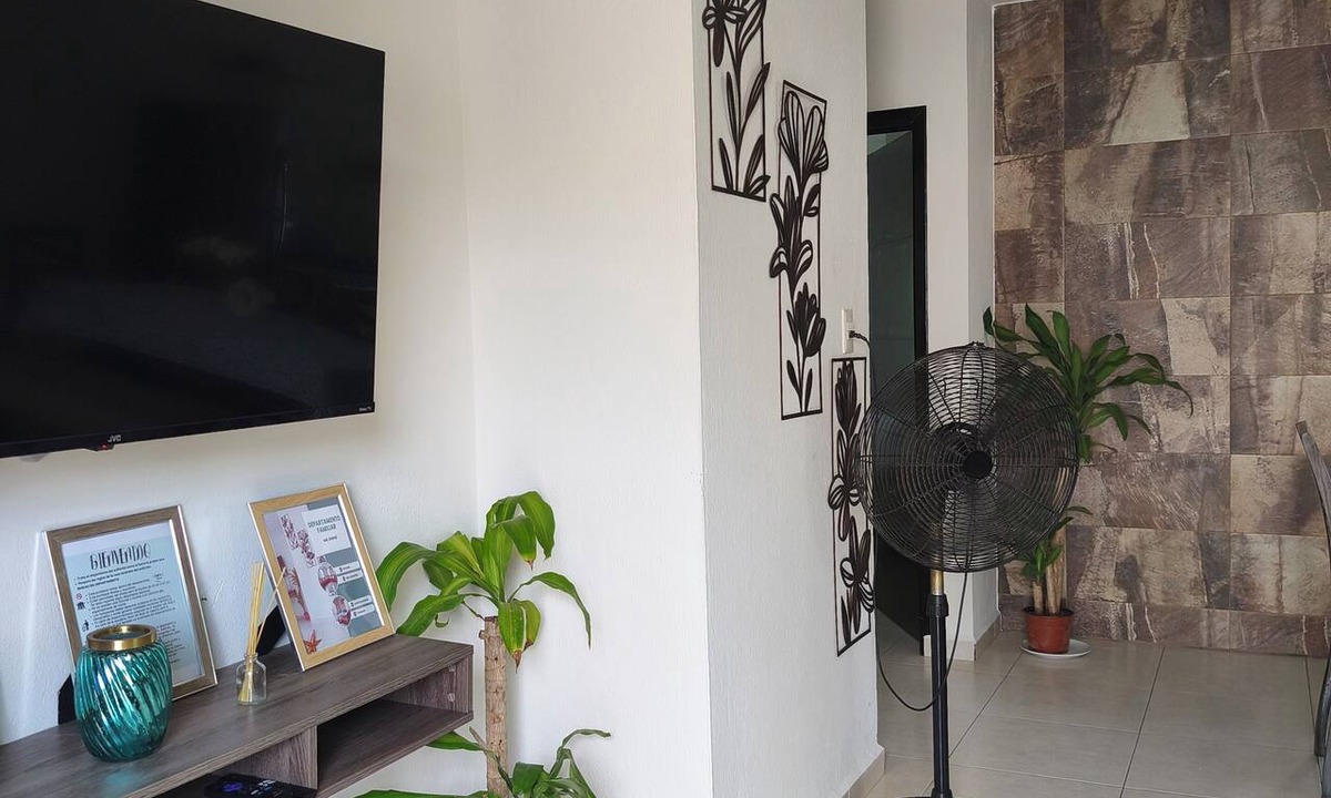 Tampico Apartment | 3-bedroom DePa, 3 minutes from the airport, for 8 people