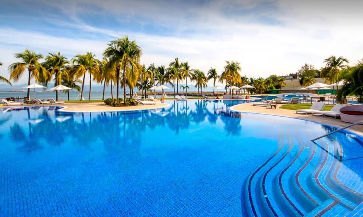 La Puntilla Villa | 4-bedroom villa with Private pool, Beach club and AC