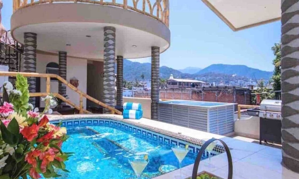 Olimpica Villa | 7 Private King Suites-Rooftop Oasis -Walk to Beach