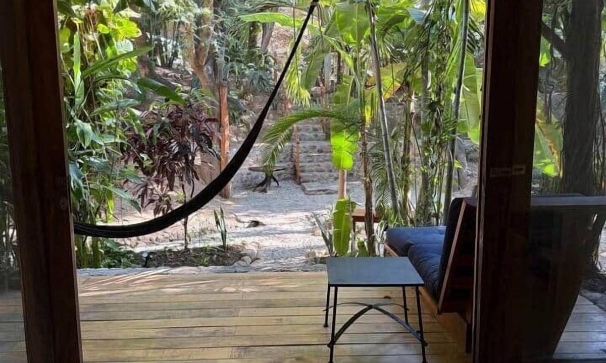 Mazunte Apartment | Air-Conditioned Room in a Natural Setting