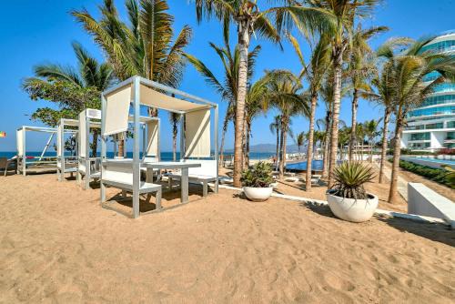 Flamingos House | Beachfront Duplex with Multiple Pools - Beachclub