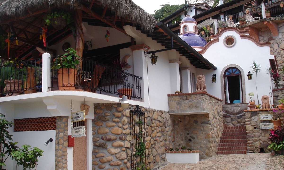South Shore Hotel Area Villa | Beautiful Spanish Style Villa with Ocean View,100 steps from the Beach