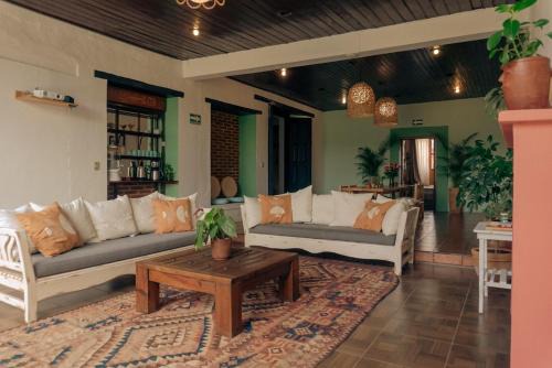 Del Cerrillo House | Casa Centralita, in centro with views, fire pit and tree house