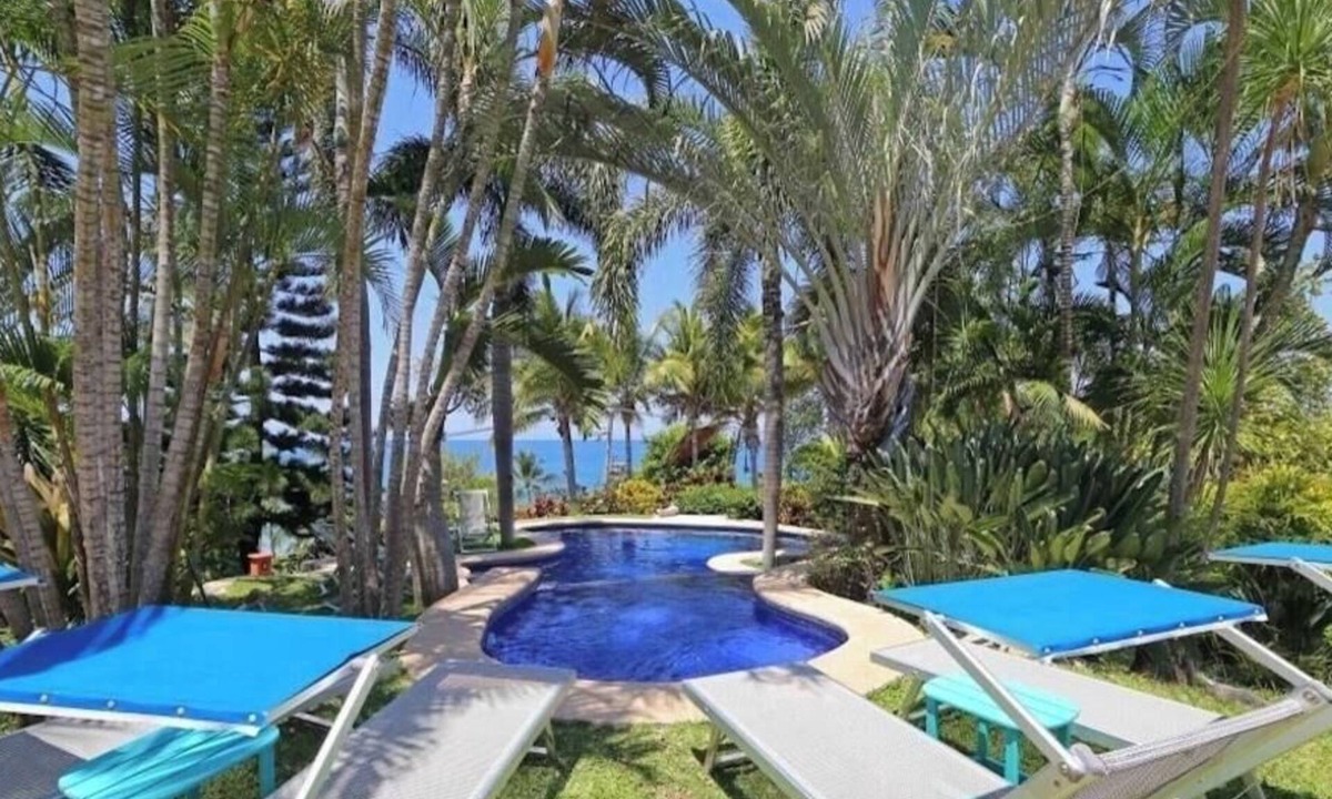 North End Villa | Casa Rana Verde: Marvelous 3-bedroom villa with AC in vibrant Sayulita