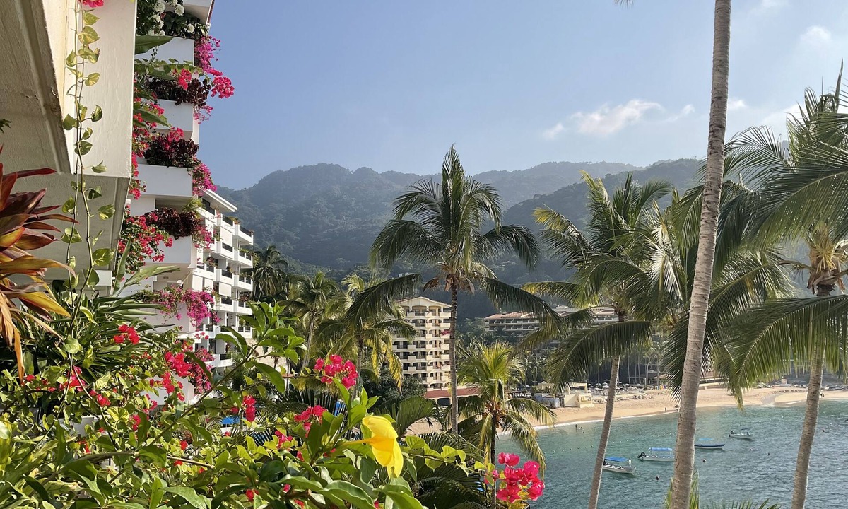 South Shore Hotel Area Condo | CASA SOL Beach + Sunset+Whales+ Snorkeling