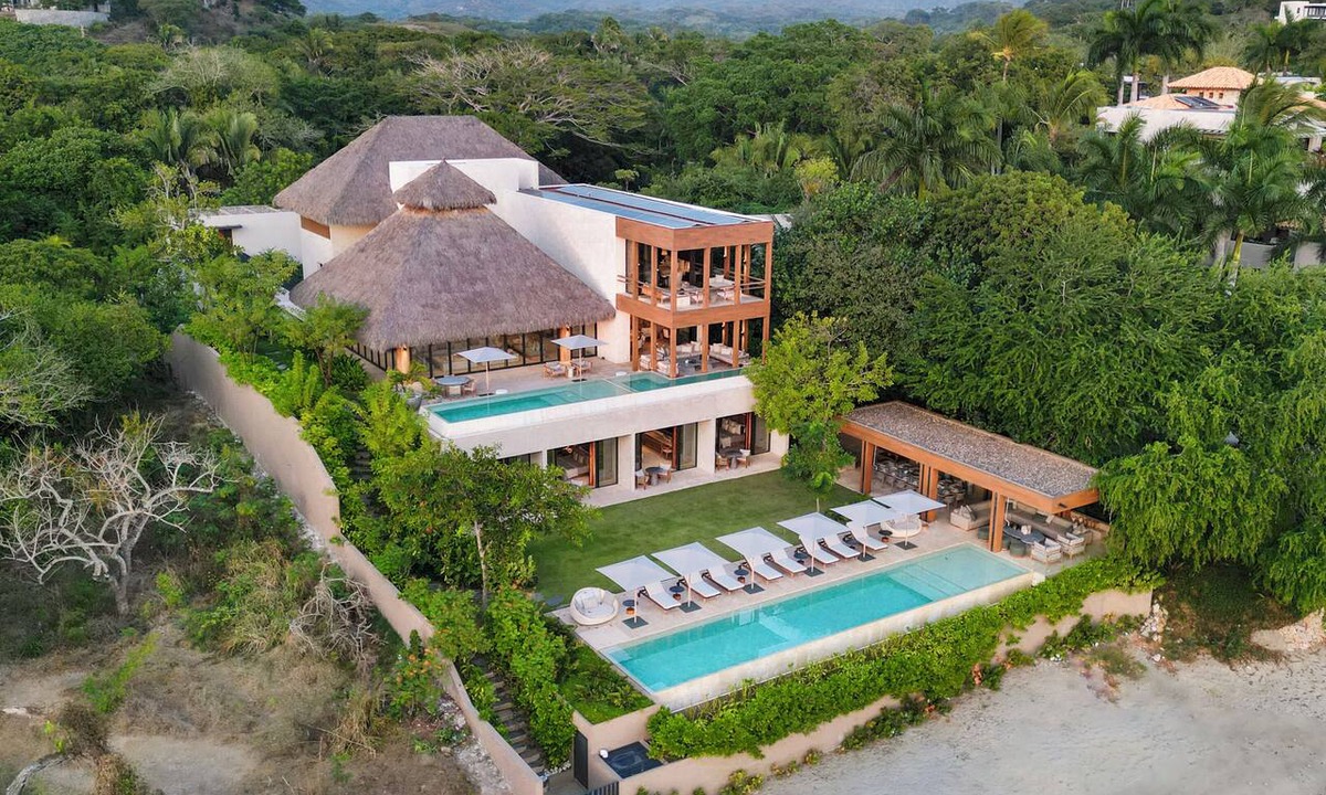 Punta de Mita Ski Chalet | Exclusividad y Lujo Frente al Mar Chef & Butler, Yacht & Surf