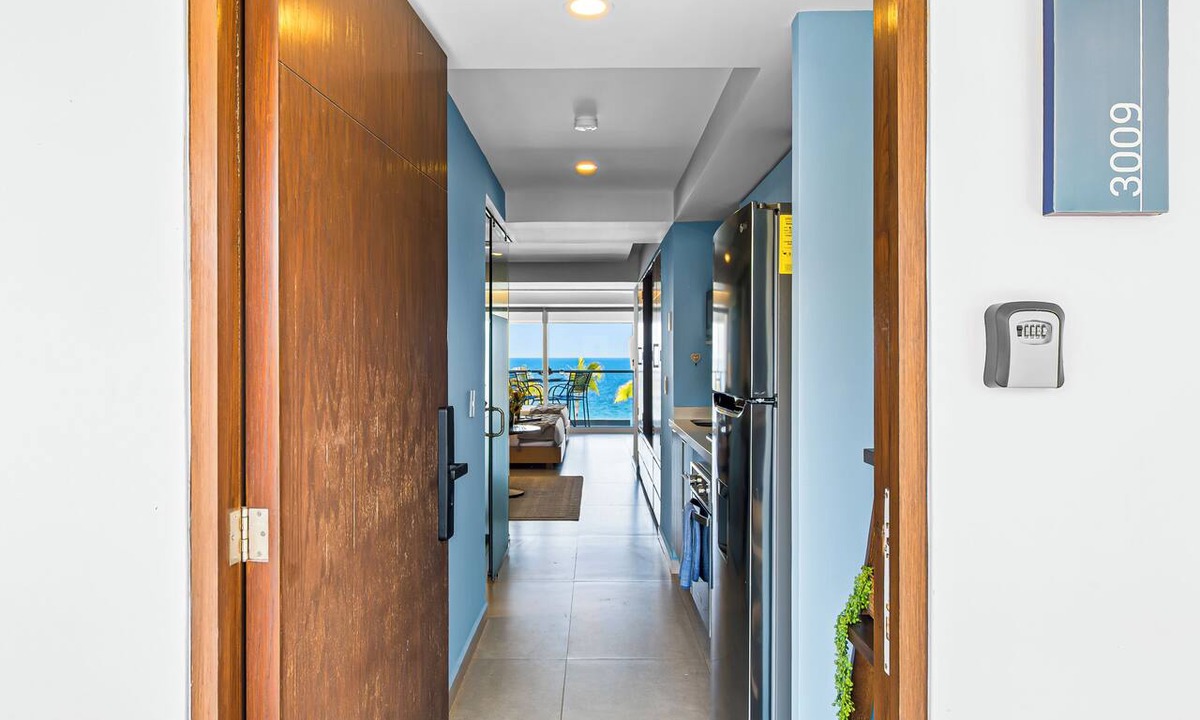 Las Glorias Apartment | Gorgeous 1BR with Pools & Sea Views