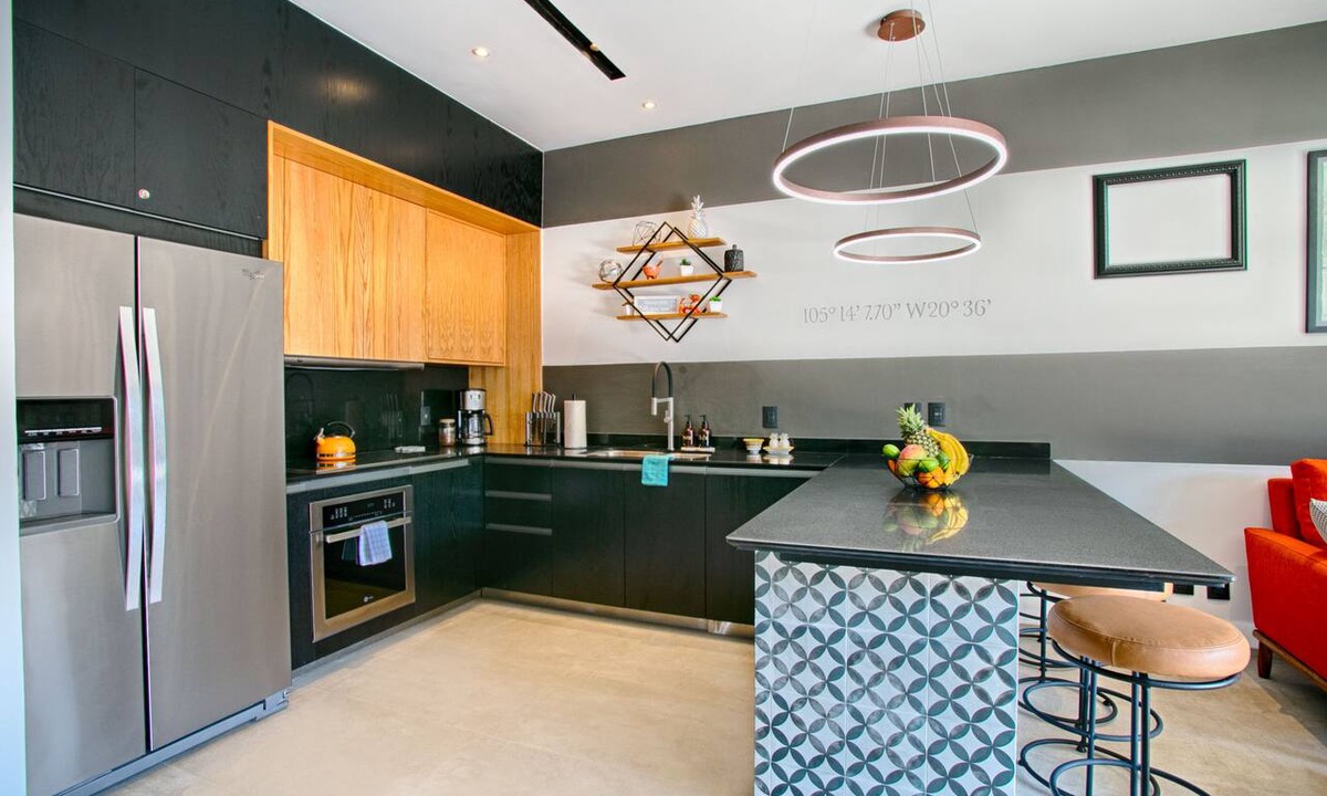 Romantic Zone Condo | HGTV Loft | Rooftop Pool + Gym + Views + Bar