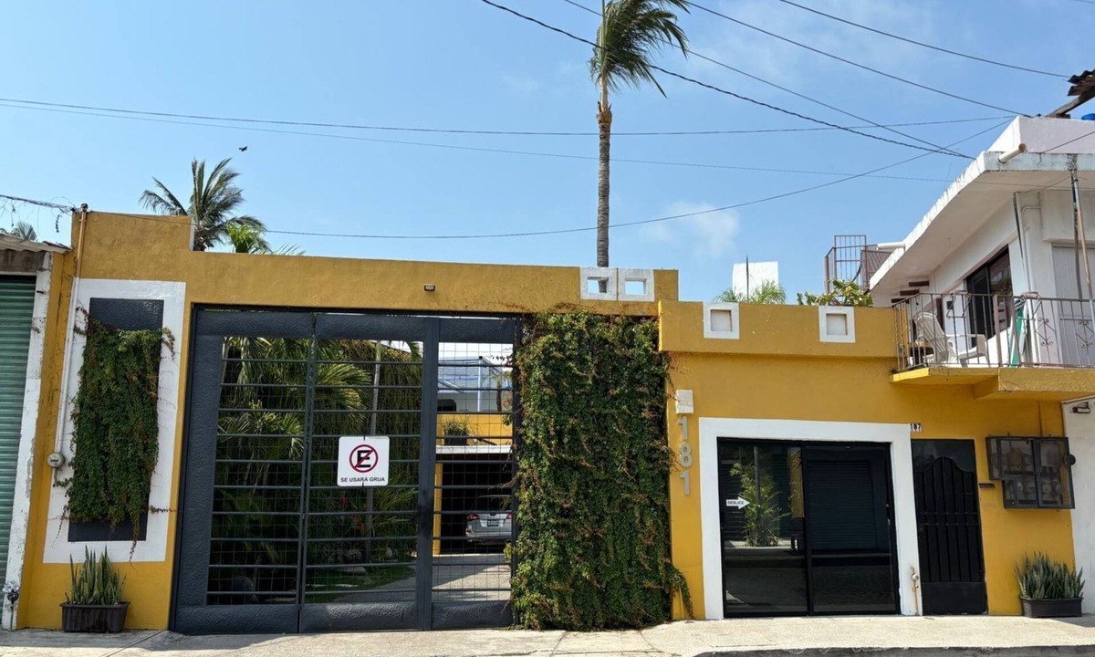 Puerto Vallarta Hotel | Hotel room 5 minutes away from the Malecon, Unidad Deportiva and Camarones Beach.