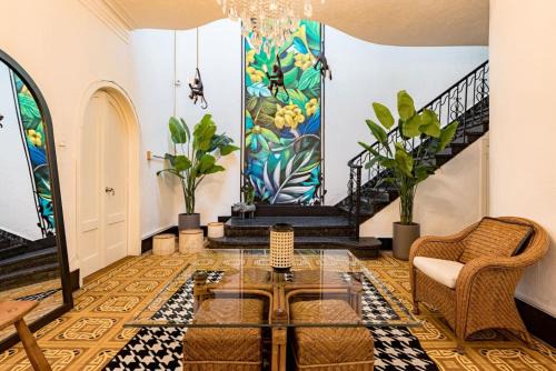 Roma Sur House | Huge Home for 23, Rare Indoor Garden Near Hotspots