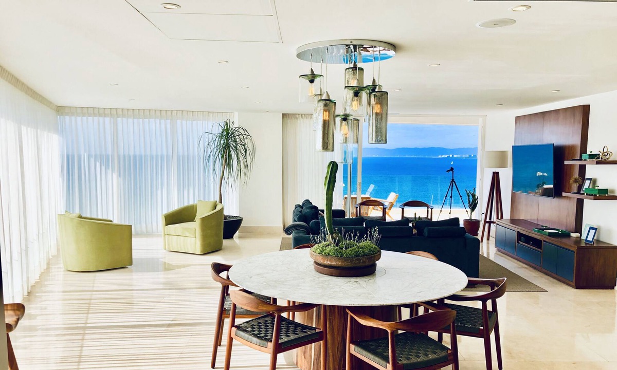 Amapas Condo | INDAH SKIES 7d: Luxury Sayan Condo, Conchas Chinas Ocean Views - Private Staff