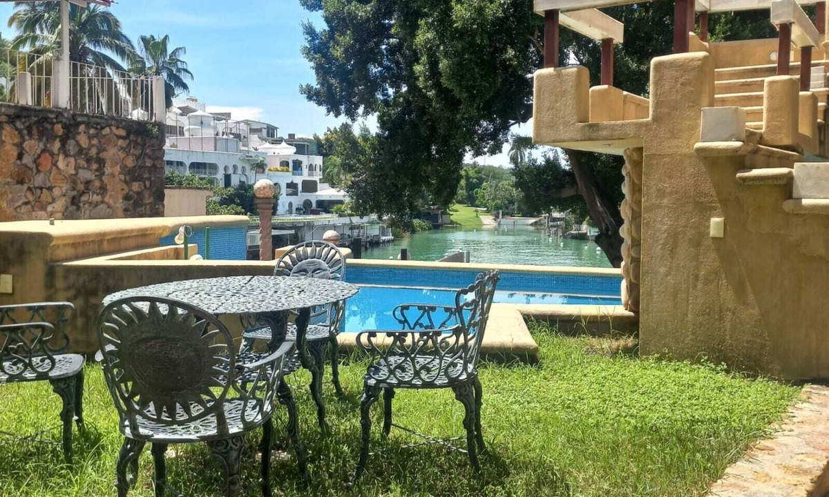 Tequesquitengo House | LakeHouse Teques Lakefront home with pool and jacuzzis