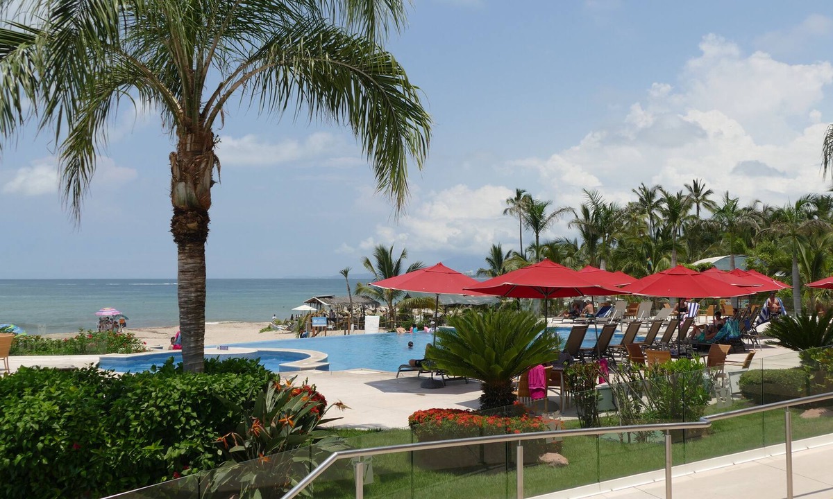 South Hotel Zone Condo | Luxurious 2bd 2 bath Oceanfront Condo in Grand Venetian