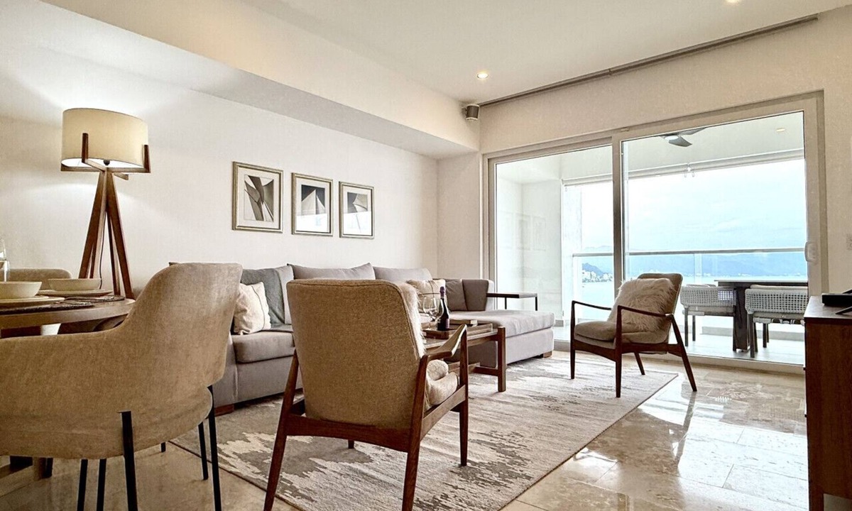 Las Glorias Apartment | Moikkarentals | Beachfront Luxury 3BR Harbor171