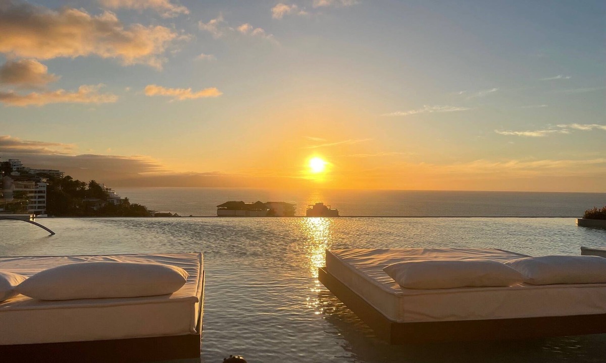 Alta Vista Condo | New! SohoPV - Zona Romantica Largest Rooftop Pools in the Americas!