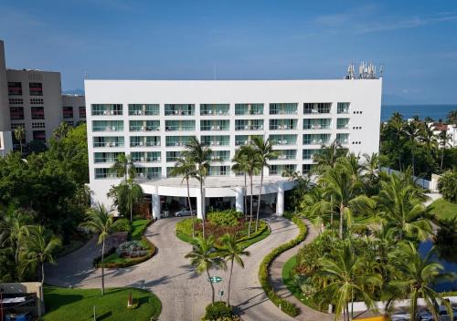 Marina Vallarta Hotel | Ocean Breeze Puerto Vallarta