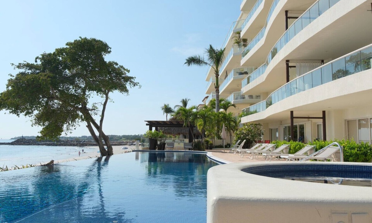 Emiliano Zapata Apartment | Ocean Front 3Bed Penthouse w/Infinity Pool