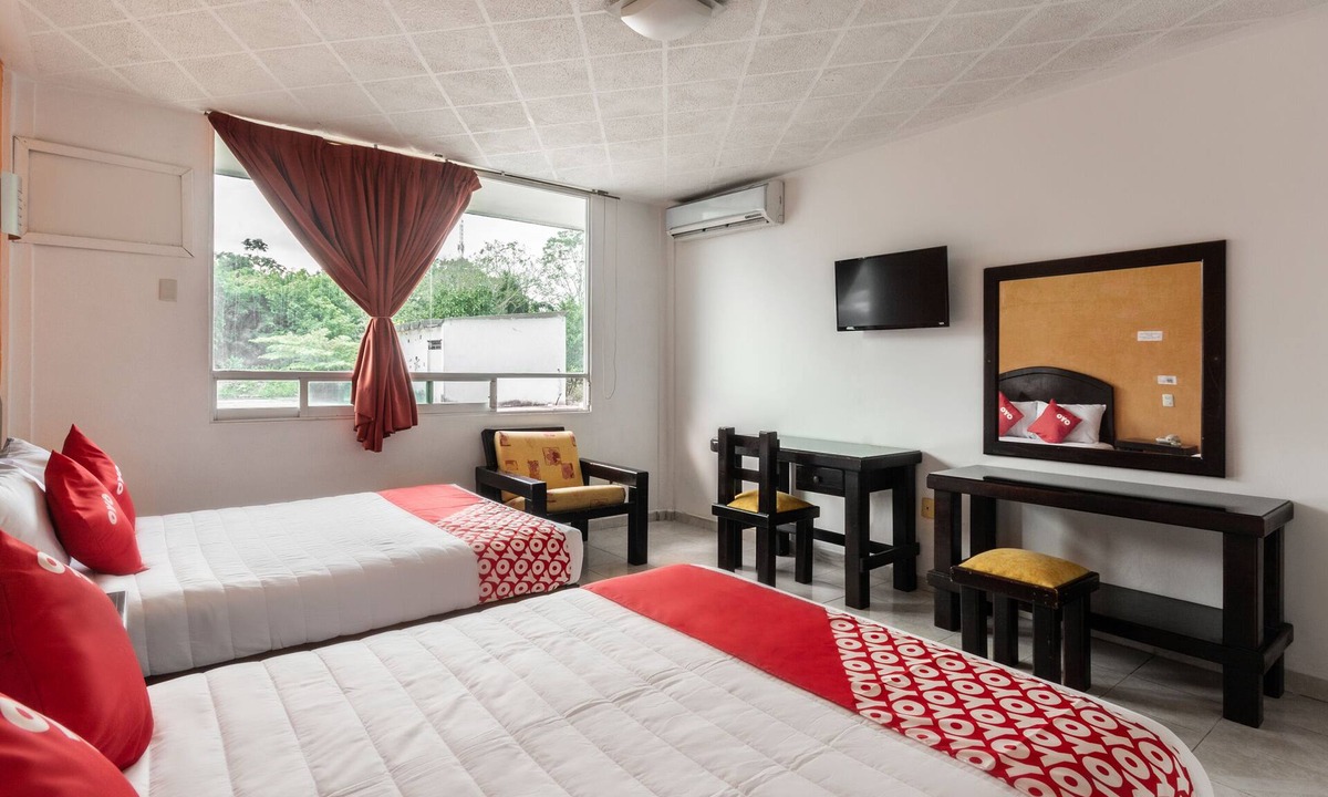 Martinez de La Torre Hotel | OYO Hotel Casa Blanca