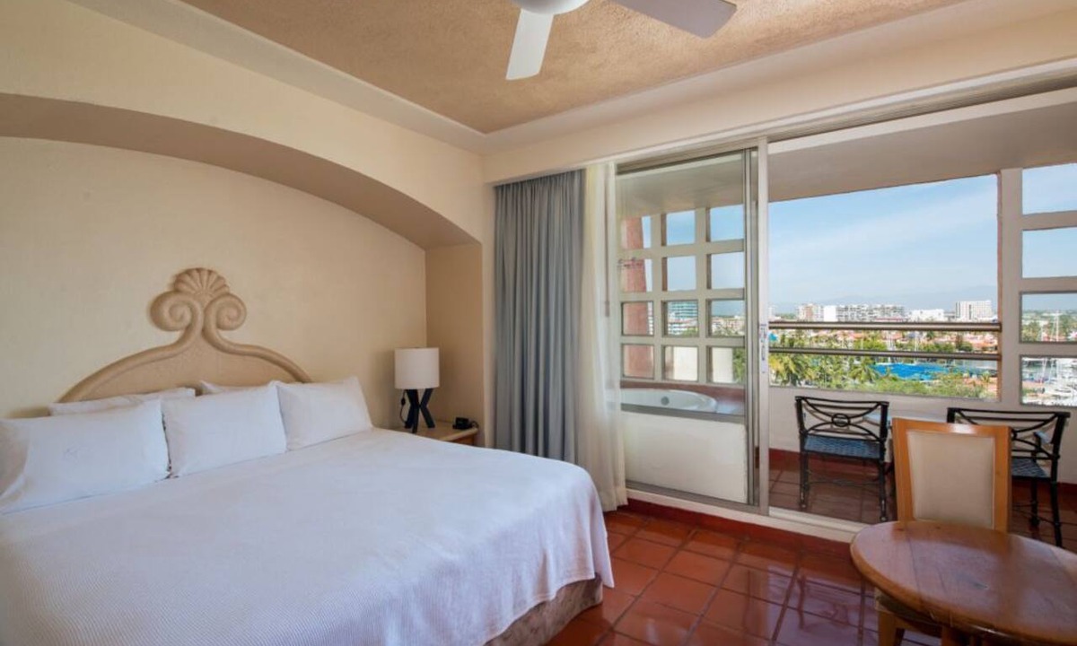Marina Vallarta Hotel | Paradise Found – Studio with Resort-Style Living