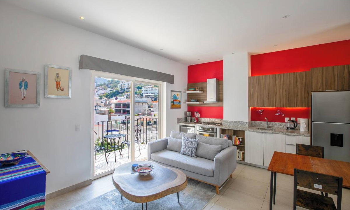Emiliano Zapata Condo | Pool, Gym & Balcony | Perfect Romantic Zone Stay