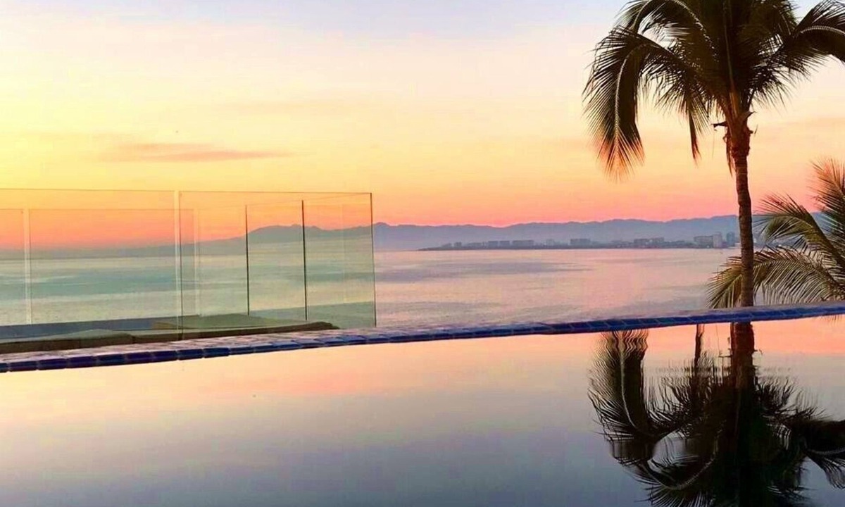 Downtown Puerto Vallarta Apartment | Private Infinity Pool OCEAN VIEW Penthouse Loft Beach+Romantic Safe Loc