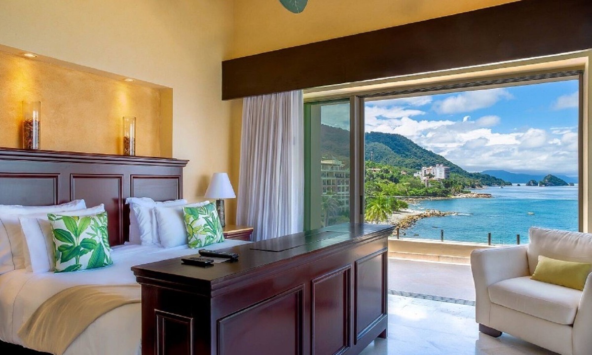 South Shore Hotel Area Resort | Savor Sunsets: A 3Bedroom Oasis on the Shores of Puerto Vallarta