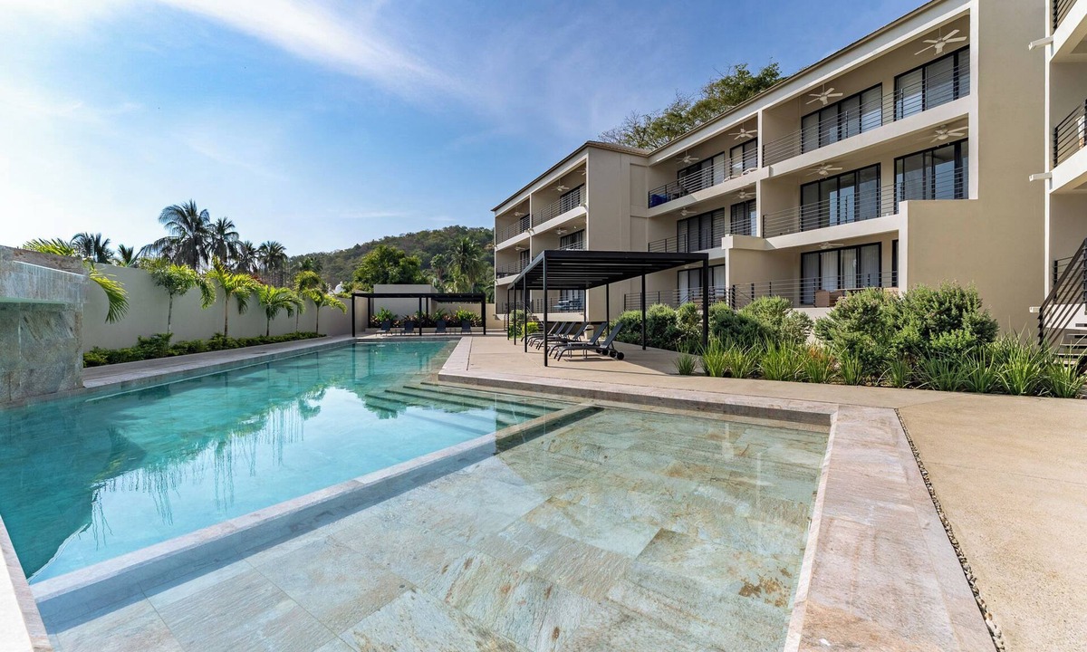 P Chahue Condo | Short Walk to Beach & Town · Top Level · Solana