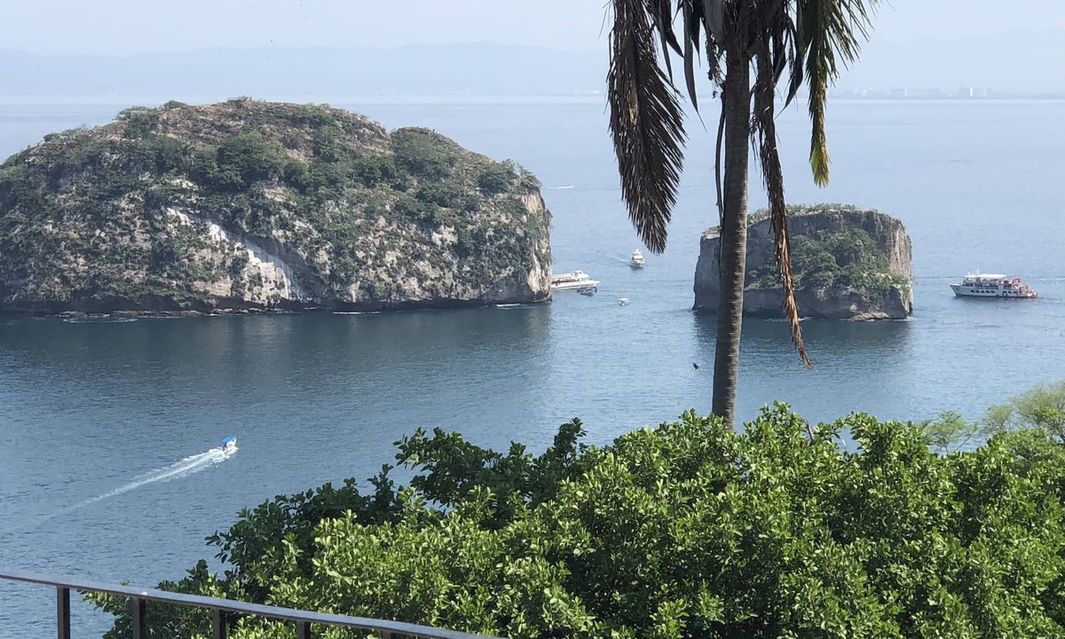 South Shore Hotel Area House | Stone house overlooking the Sea and the Jungle