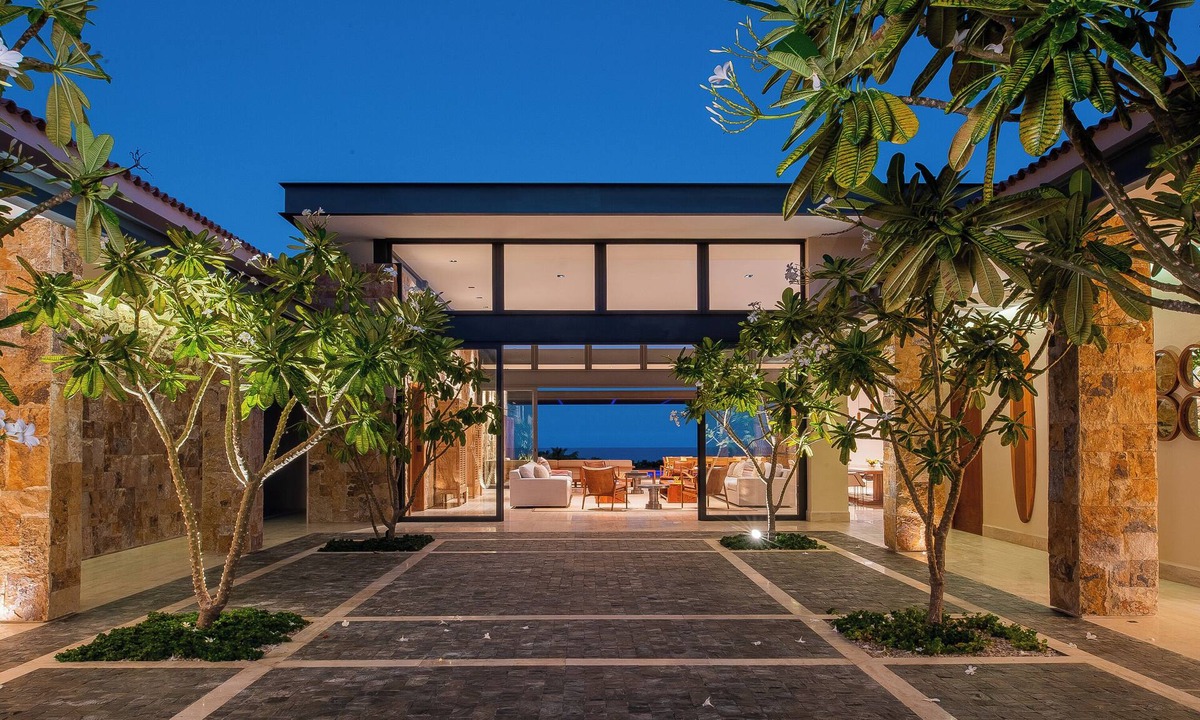Buzzards Villa | Stunning 11-Bd Villa, Indoor Tennis & Beach Club — Chef, Butler & Yacht Incl.