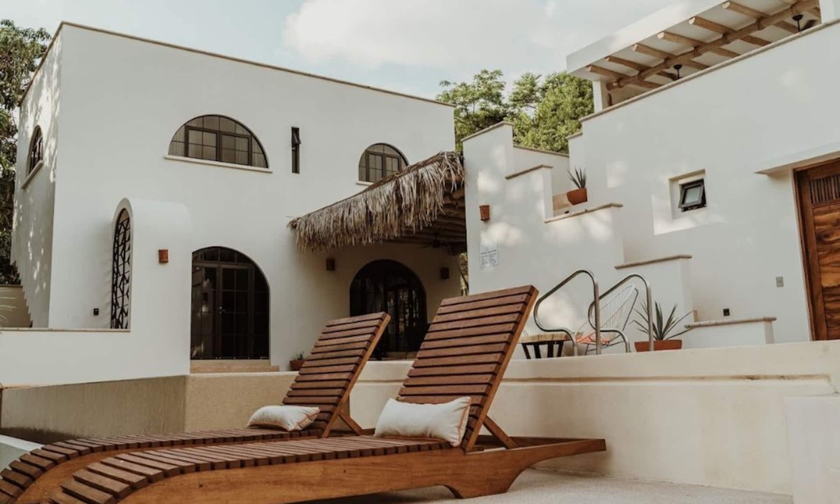 Sayulita House | Stunning 3BD 3.5BA home with infinity salt-water pool. 5m to Sayulita beach.