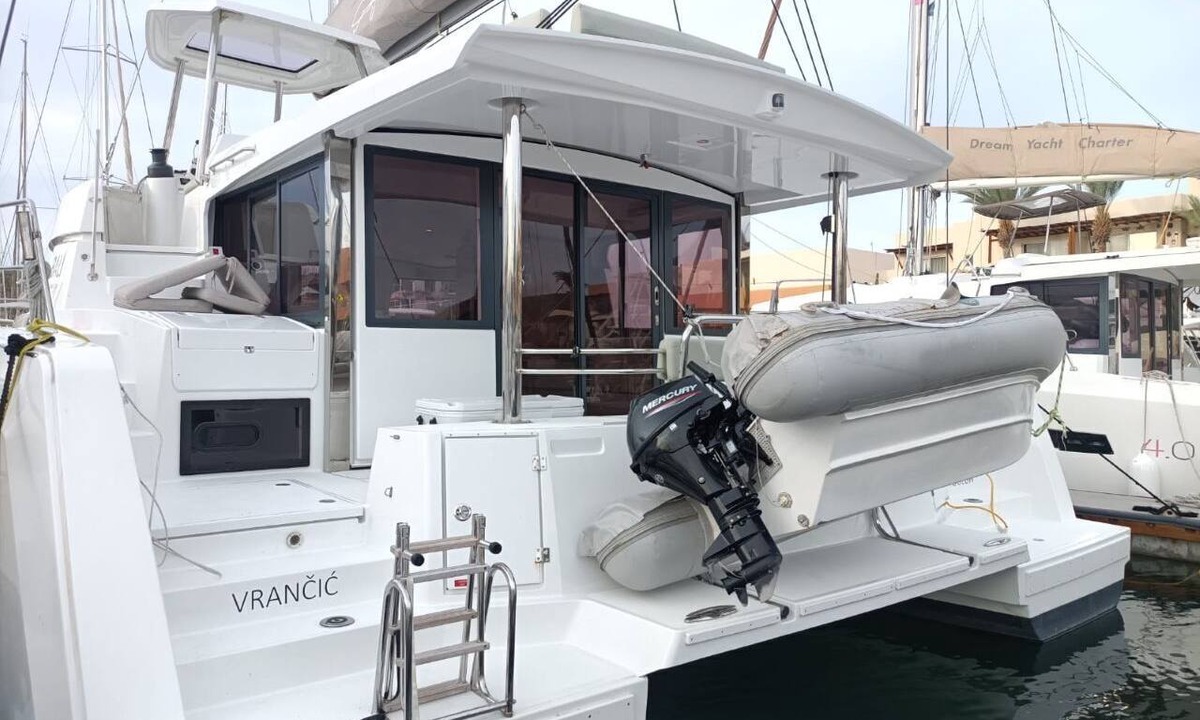 La Paz Boat Rental | Sun-Kissed Sailing in Mar de Cortez: A Baja California Sur Beach Experience