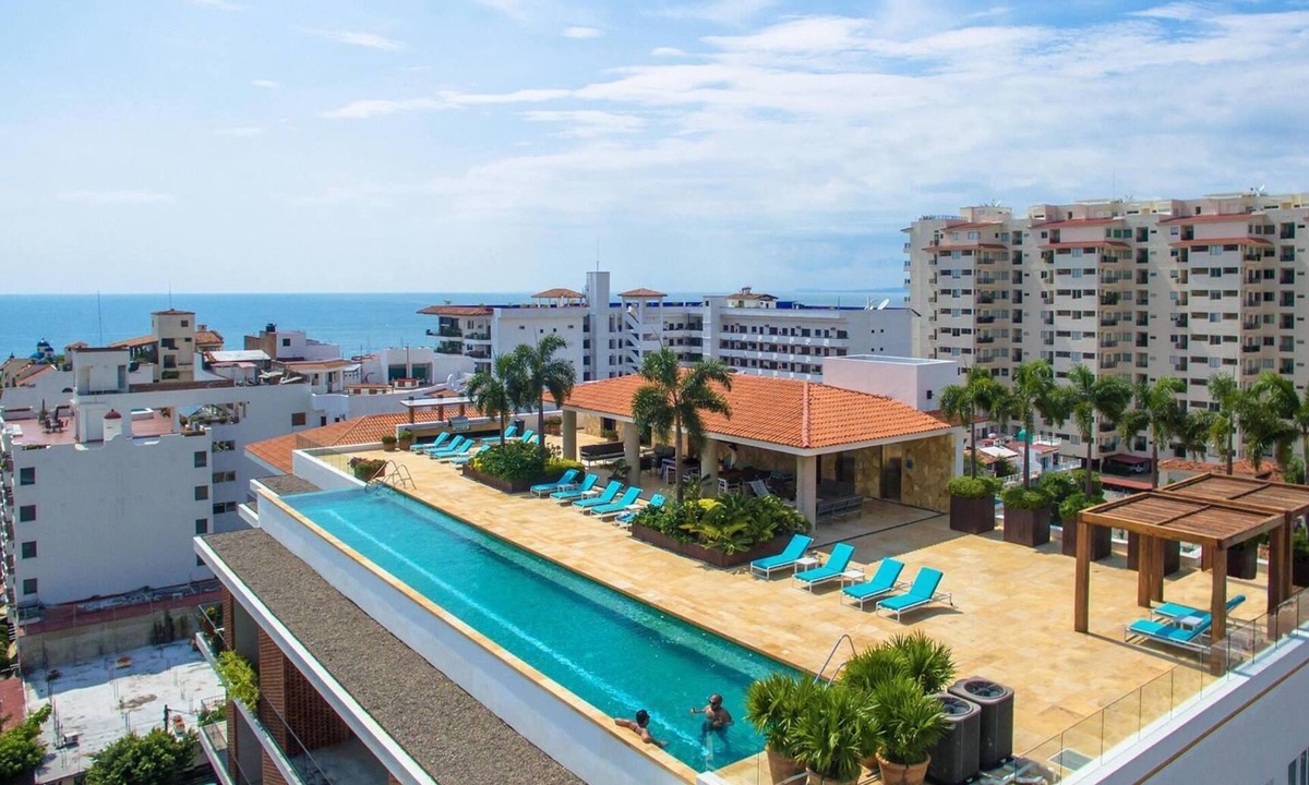 Emiliano Zapata Condo | The Park 203 Luxury Condo Master suite - Guest -2 Bath ~1 minute walk to Beach