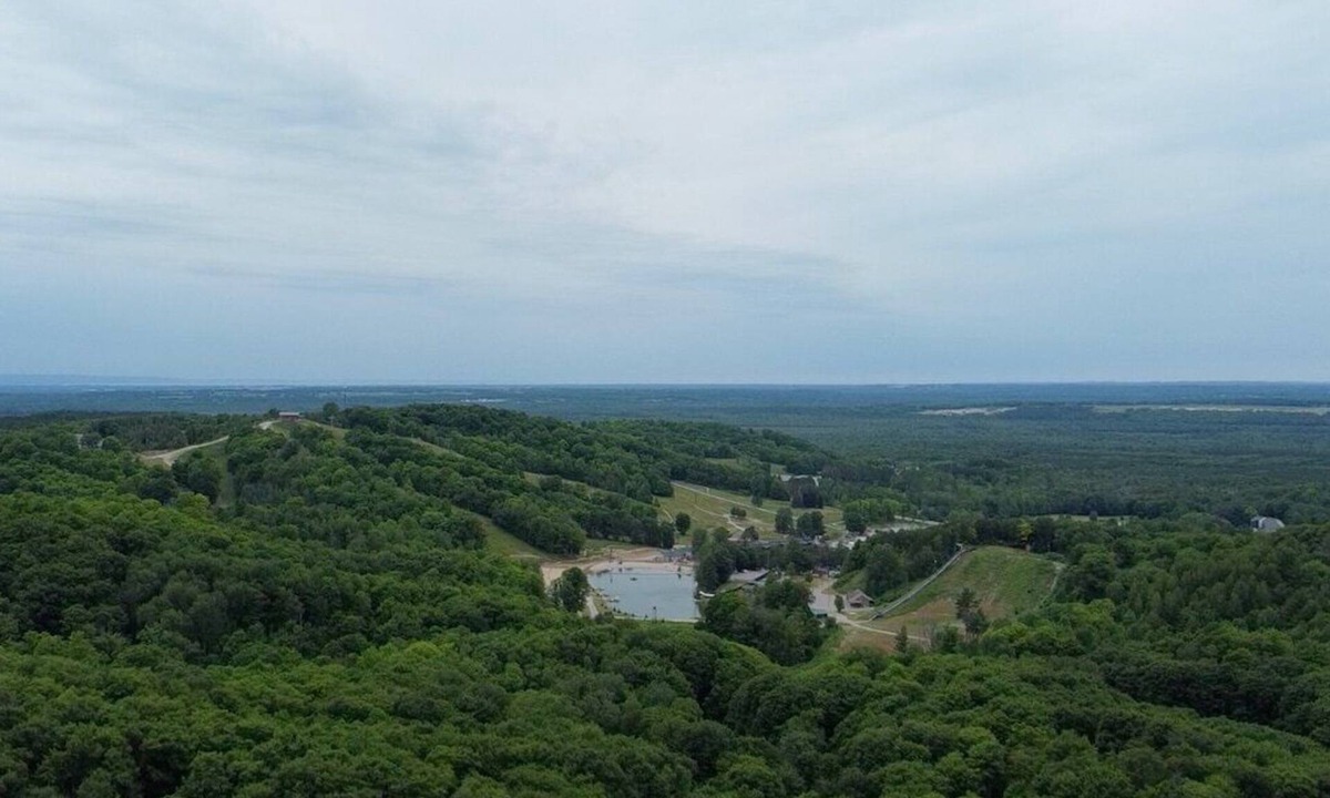 Oro-Medonte Condo | This condominium is a 0 bedroom(s), 1 bathrooms, located in Oro-Medonte, ON.