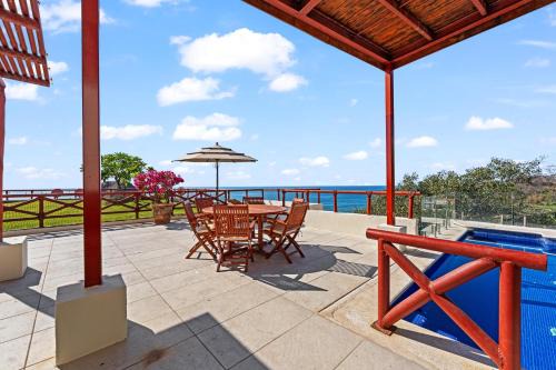 North End House | Villa Alhelí | Ocean View 3BR w/Private Pool, Steps to Beach – Sayulita