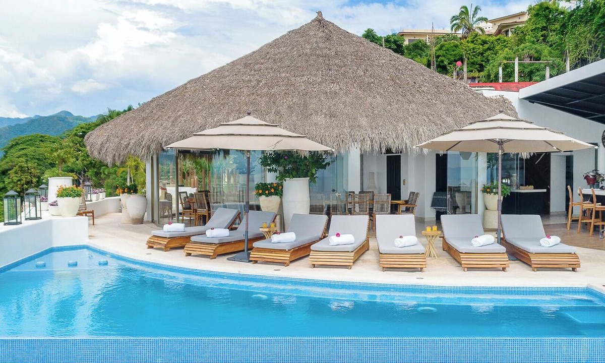 Colonia 5 de Diciembre Villa | Villa Iris 9BR Modern Villa Weddings + Retreats + Birthday Celebrations