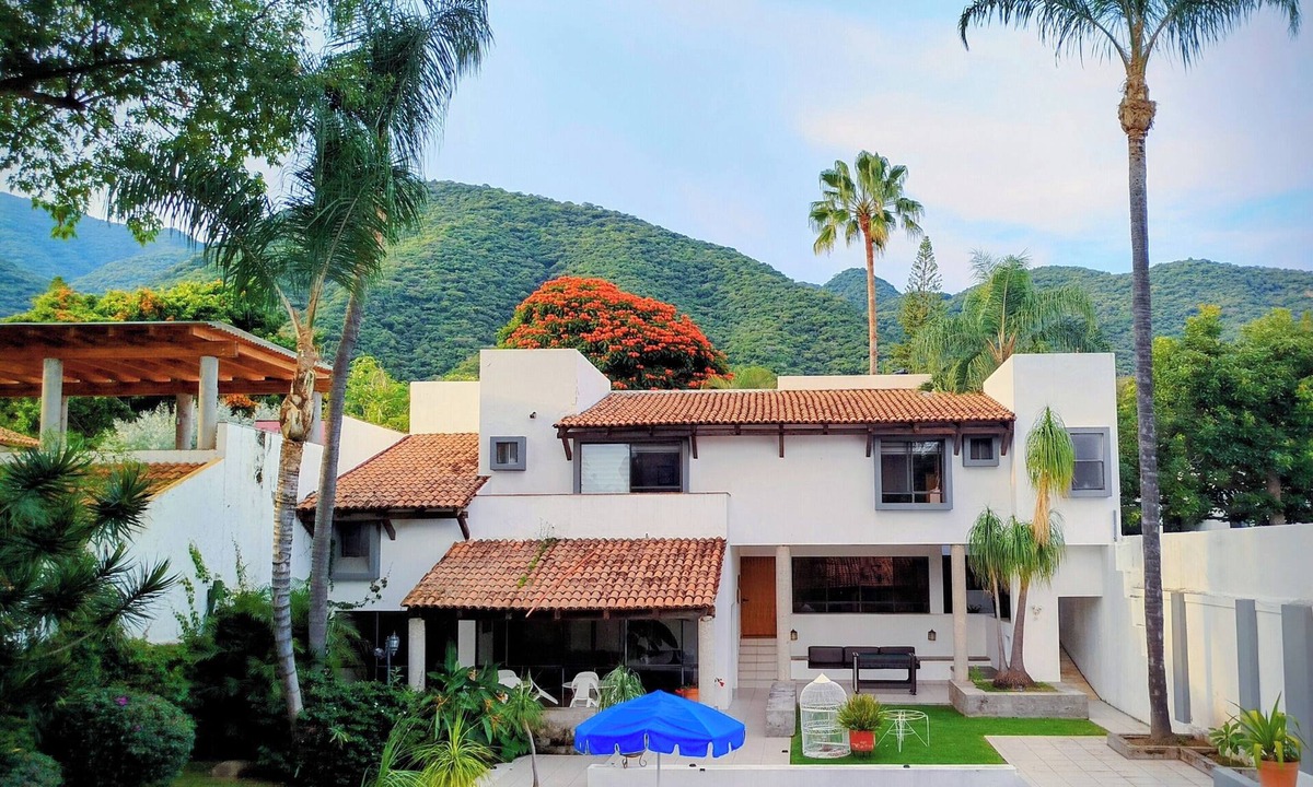 Ajijic Villa | Villa La Floresta: Exclusive Lodging : Heated Pool.