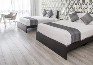 Hotel El Ejecutivo by Reforma Avenue in Mexico City