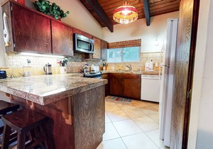 Large Home with Balcony, Near The Village! Great Family Complex Amenities in Mammoth Lakes