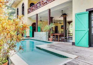 Riverfront Suite, Lovely View, Partial AC, WiFi & Pool in San Ignacio