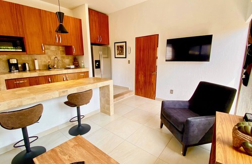 San Antonio Tlayacapan House | 1 Bed Guest House-Walk To Everything-Patio-Gym-Pickleball Court-Bikes-Golf Cart