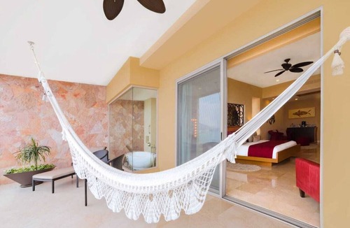 Puerto Vallarta Hotel | 1-bedroom 4 diamond resort in Puerto Vallarta with oceanview, private balcony