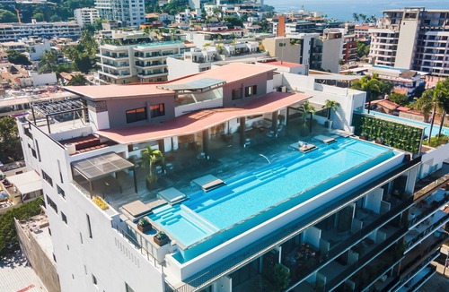 Colonia 5 de Diciembre Apartment | 2B MODERN ROMANTICA LUXURY CONDO