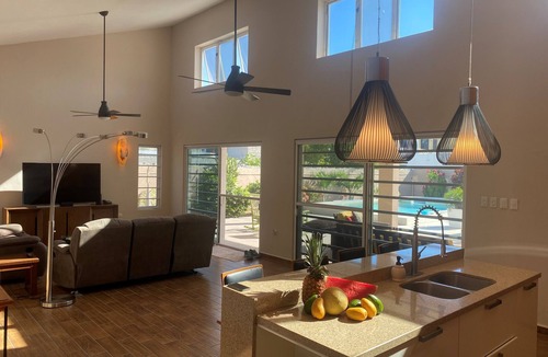 Merida House | 3BD/2B-w/2 Kingsize bedrooms-House-Near Beach-Pool-Hottub-Lrg Patio-pet friendly