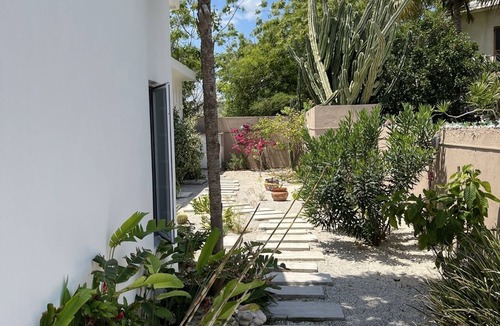 Merida House | 3BD/2B-w/2 Kingsize bedrooms-House-Near Beach-Pool-Hottub-Lrg Patio-pet friendly