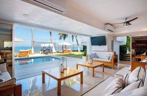 Colonia 5 de Diciembre House | 4 Bedroom Luxury Beach House Fully Staffed w/Pool & Jacuzzi walk to Boardwalk