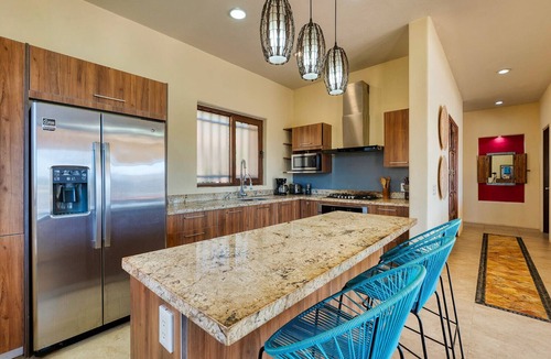 North End House | 4BR. Best Location close to Town and Surfing