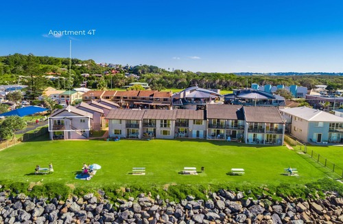 North Creek Apartment | Absolute Beachfront Apartment 4T