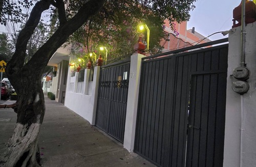 Benito Juarez Apartment | Alojamiento del Sol: A Cozy Corner in the City